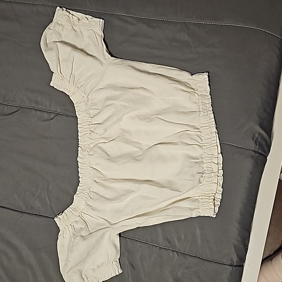 Small white revamped shirt - Picture 2 of 4